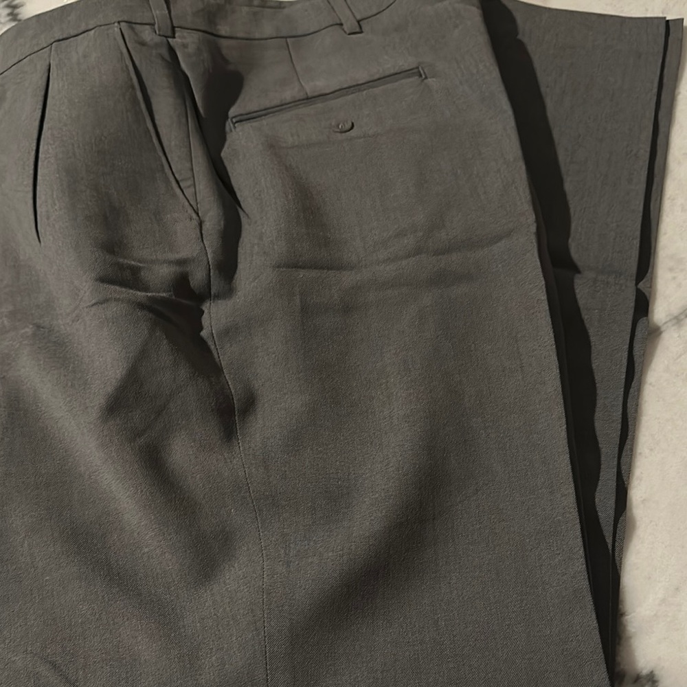 Haggar Gray Dress Pants with Pleats and Classic Fit